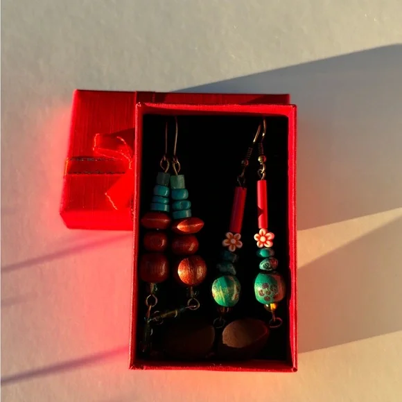 Tiki Time dangle earrings made with coral, wood, ceramic and turquoise. - Picture 3 of 3